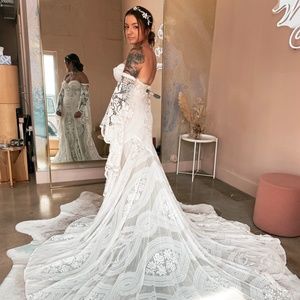 Brand New - Rue de Seine “Adara” + “Adara Sleeves”